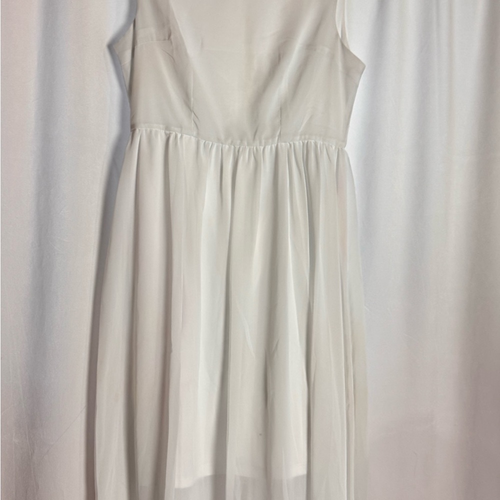 White Scoop Neck Sleeveless Sundress